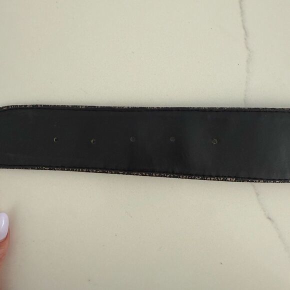 VINTAGE 80s Gold Embossed Waist Belt Bow & Buttons - Picture 9 of 11